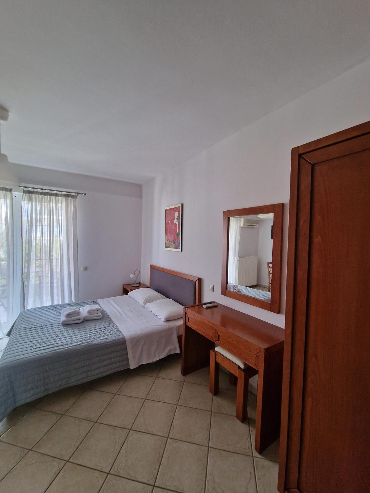 Porto Xronia Aparthotel Khrónia Exterior foto